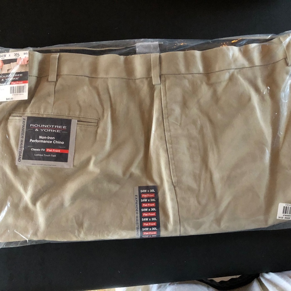 Roundtree & Yorke Non-IRON Performance Chino Men's Pants.   NEW WITH TAGS